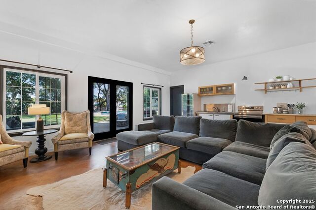 Image 31 of 38 For 301 Primrose Place