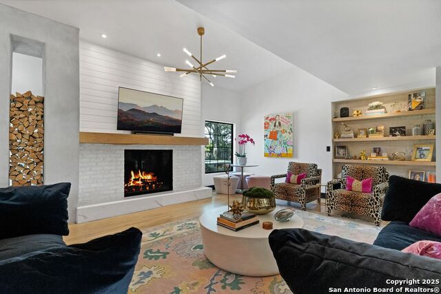 Image 4 of 38 For 301 Primrose Place