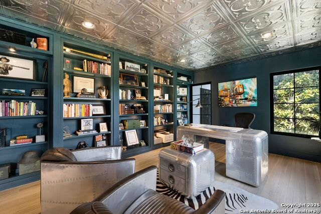 Image 7 of 38 For 301 Primrose Place