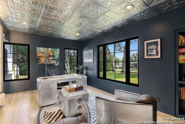 Image 8 of 38 For 301 Primrose Place