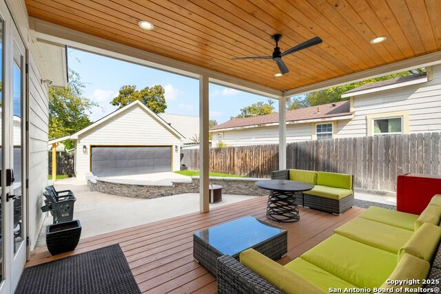 Listing photo id 22 for 507 Normandy