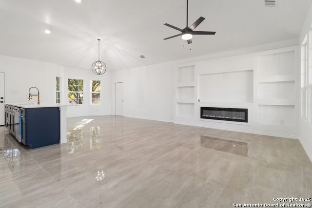 Image 11 of 39 For 4606 Oak Climb