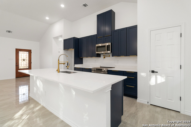 Image 15 of 39 For 4606 Oak Climb