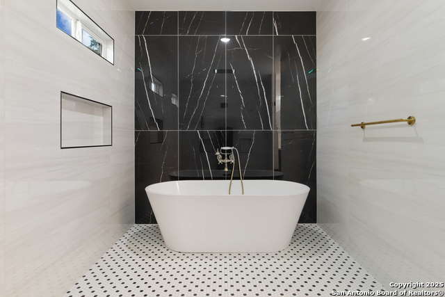 Image 24 of 39 For 4606 Oak Climb