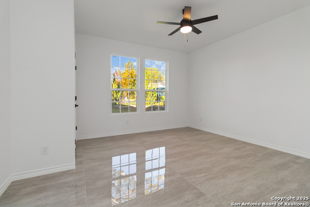 Image 33 of 39 For 4606 Oak Climb