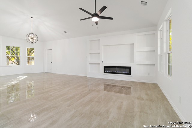 Image 7 of 39 For 4606 Oak Climb