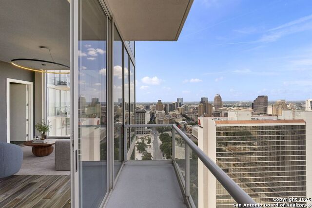 Image 16 of 26 For 610 Market E 2508