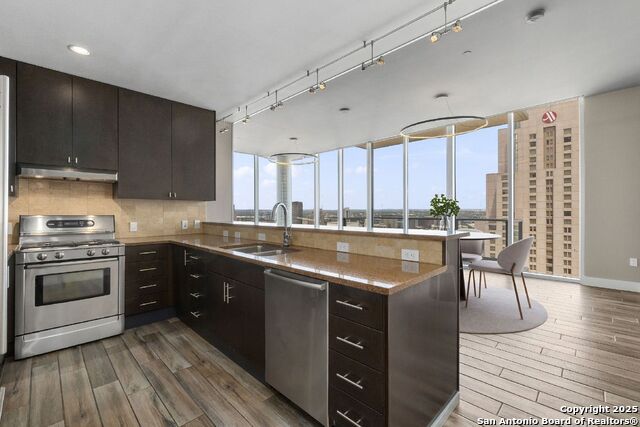 Image 5 of 26 For 610 Market E 2508