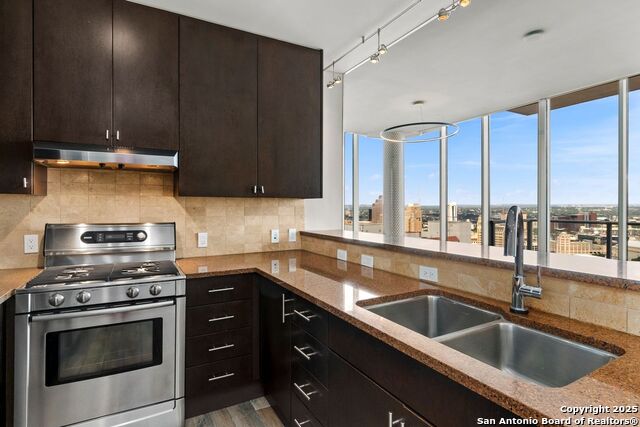 Image 6 of 26 For 610 Market E 2508