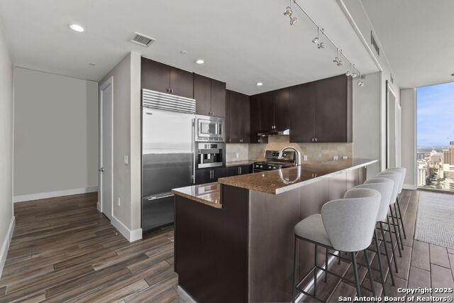 Image 7 of 26 For 610 Market E 2508