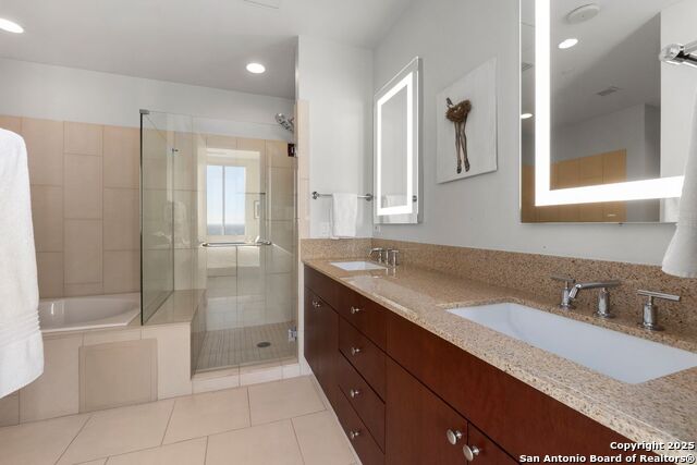 Image 11 of 28 For 610 Market E Unit 2905