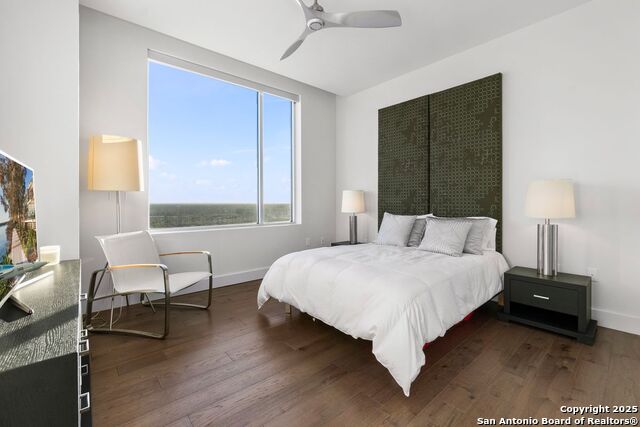 Image 13 of 28 For 610 Market E Unit 2905