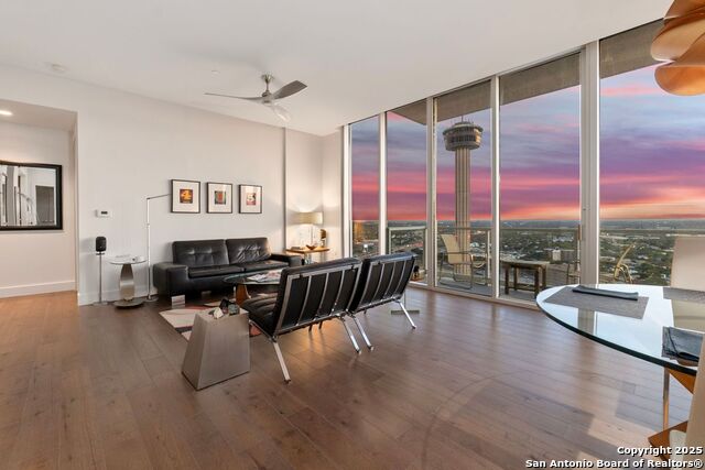 Image 2 of 28 For 610 Market E Unit 2905