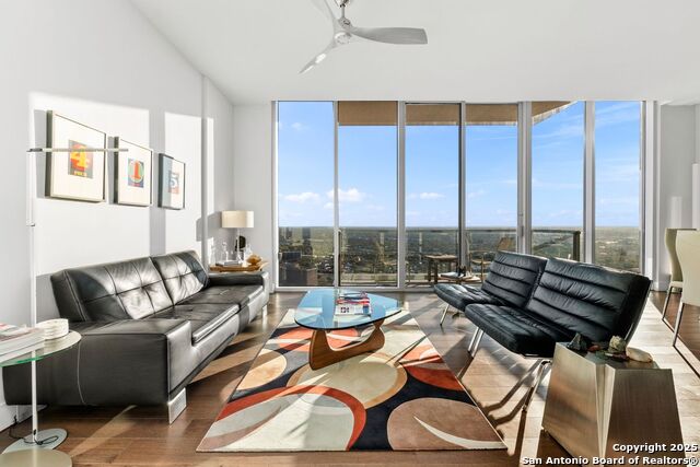 Image 3 of 28 For 610 Market E Unit 2905