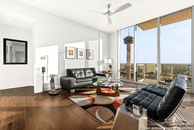 Image 4 of 28 For 610 Market E Unit 2905