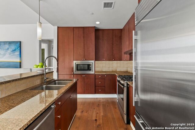 Image 7 of 28 For 610 Market E Unit 2905