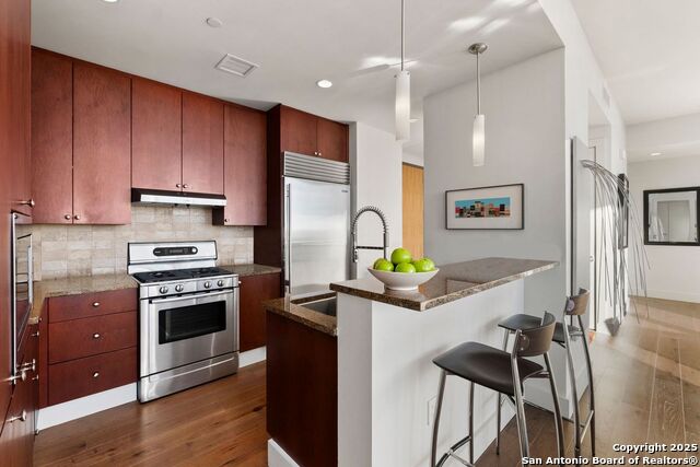 Image 8 of 28 For 610 Market E Unit 2905