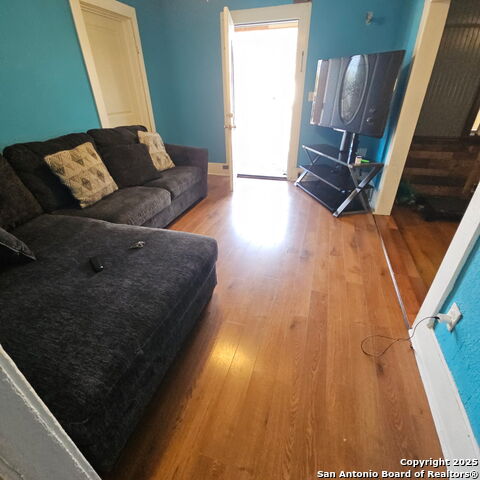 Image 2 of 9 For 2006 Virginia