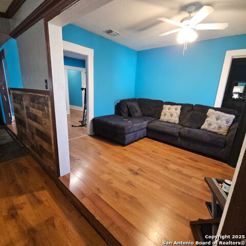 Image 3 of 9 For 2006 Virginia