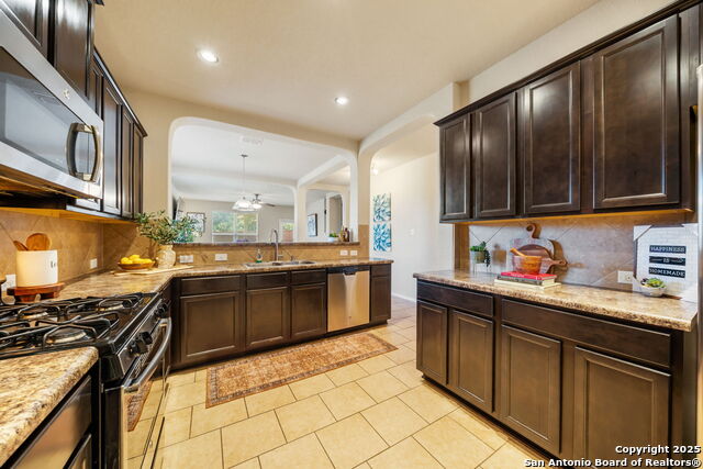 Image 12 of 39 For 133 Finch Knoll