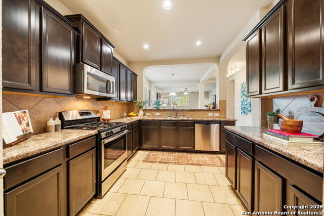 Image 13 of 39 For 133 Finch Knoll