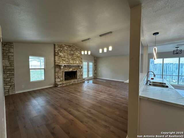 Image 2 of 8 For 7410 Oak Marsh