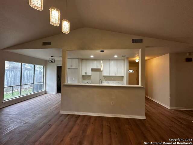 Image 3 of 8 For 7410 Oak Marsh