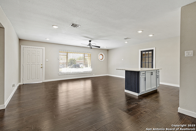 Image 12 of 30 For 2613 Summit Ave W