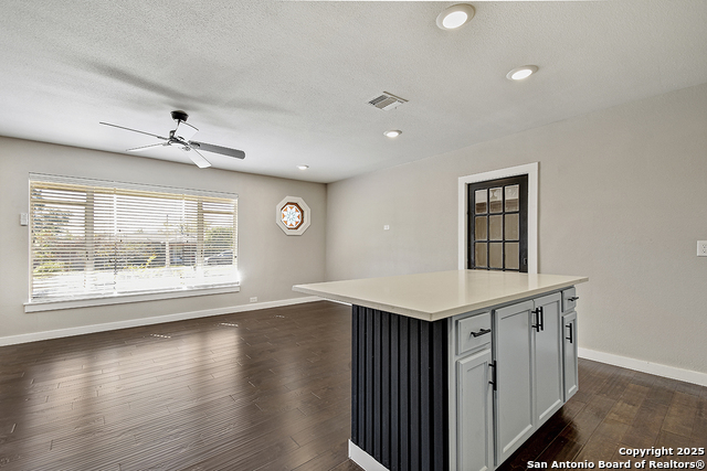 Image 14 of 30 For 2613 Summit Ave W