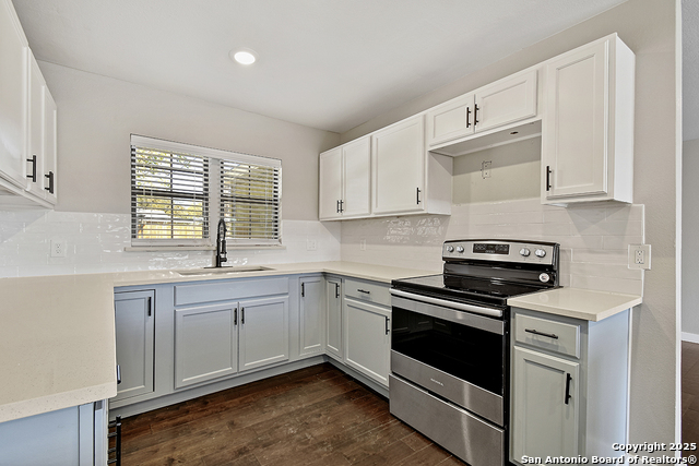 Image 15 of 30 For 2613 Summit Ave W