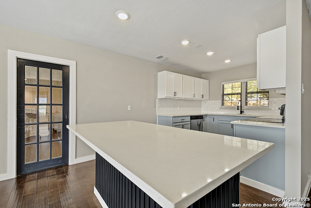 Image 22 of 30 For 2613 Summit Ave W