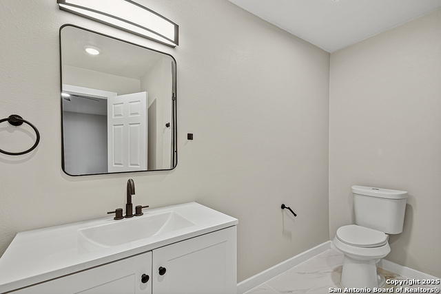 Image 23 of 30 For 2613 Summit Ave W