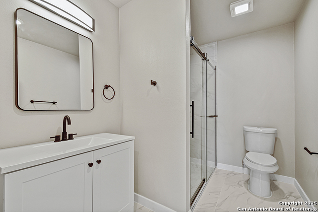 Image 25 of 30 For 2613 Summit Ave W