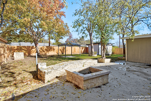 Image 5 of 30 For 2613 Summit Ave W