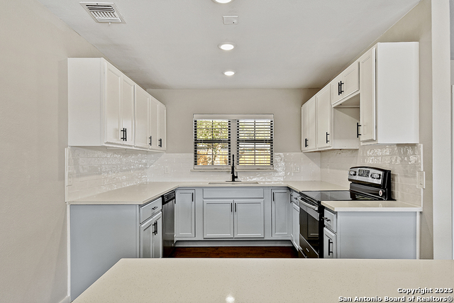 Image 8 of 30 For 2613 Summit Ave W