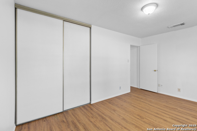 Listing photo id 15 for 9150 Dover  