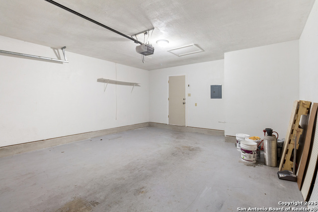 Listing photo id 18 for 9150 Dover  