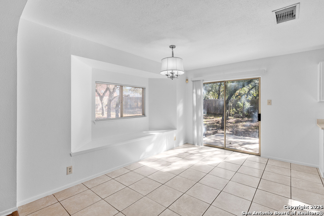 Listing photo id 5 for 9150 Dover  