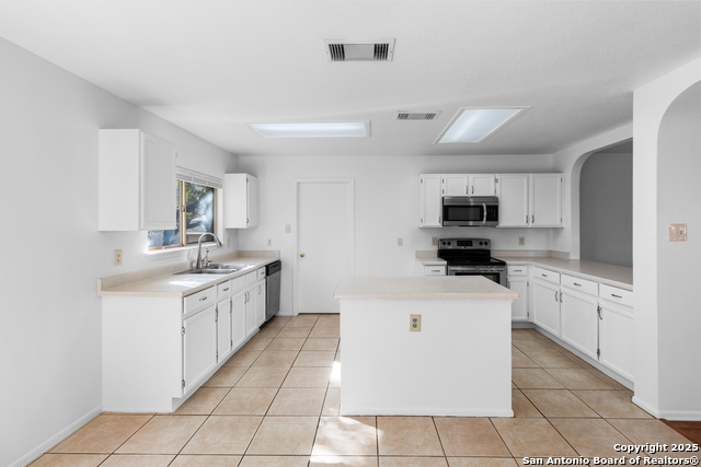 Listing photo id 6 for 9150 Dover  