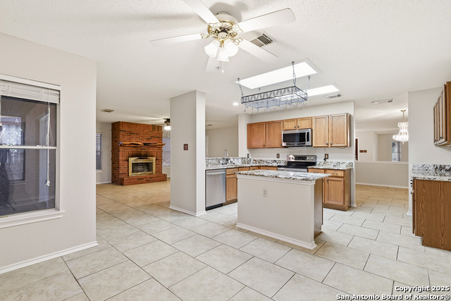 Listing photo id 9 for 9623 Diamond Gap