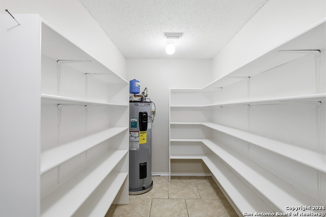 Listing photo id 14 for 9623 Diamond Gap