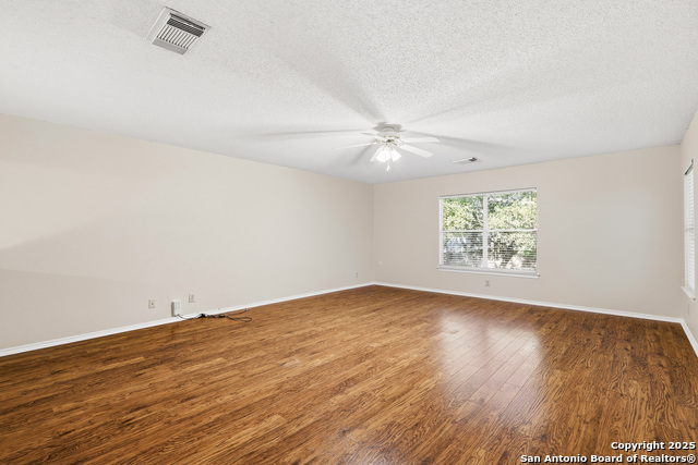 Listing photo id 17 for 9623 Diamond Gap