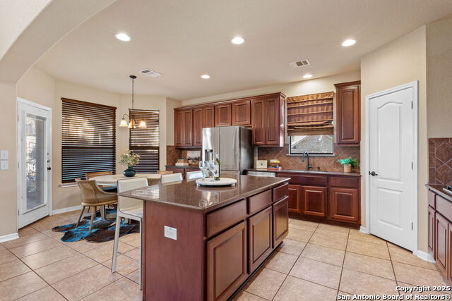 Listing photo id 18 for 611 Oxalis  