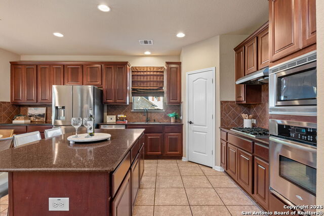 Listing photo id 19 for 611 Oxalis  