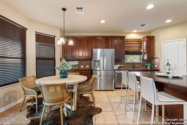 Listing photo id 21 for 611 Oxalis  