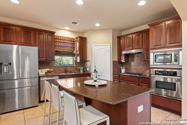 Listing photo id 22 for 611 Oxalis  