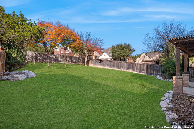 Listing photo id 25 for 611 Oxalis  