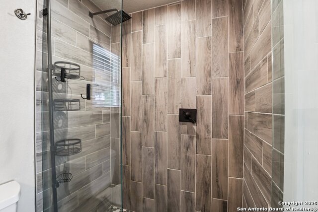 Image 21 of 44 For 786 Renee  