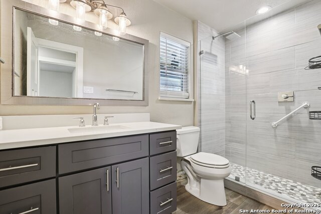 Image 25 of 44 For 786 Renee  