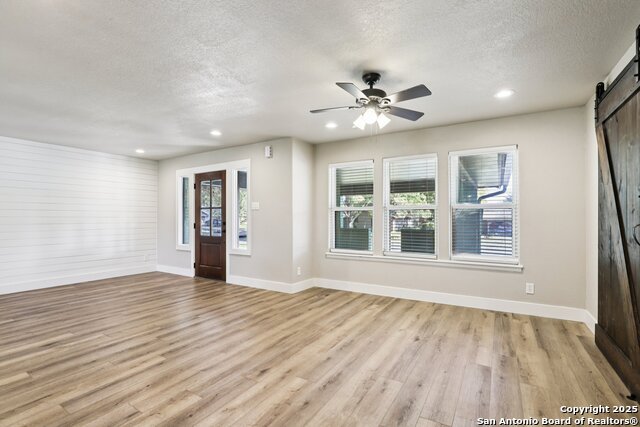 Image 3 of 44 For 786 Renee  